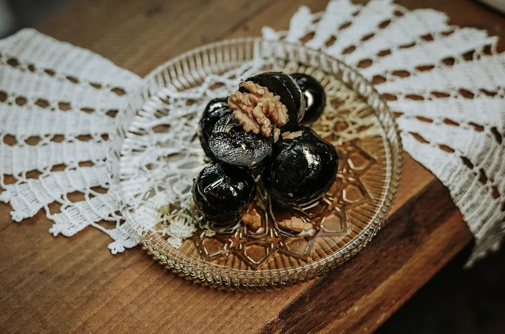 Gliko made with walnuts.